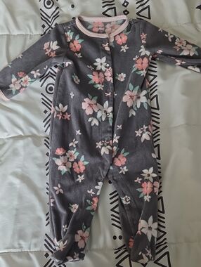 4 For $20 Carter's Charcoal Gray Floral Fleece Footed One-Piece 6 Month